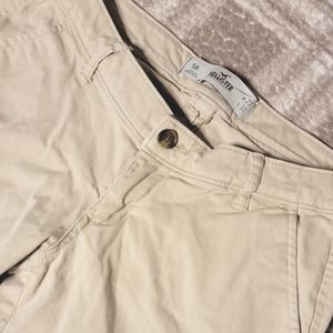 🍋 Hollister Khaki size 5Reg Straight Leg pants!